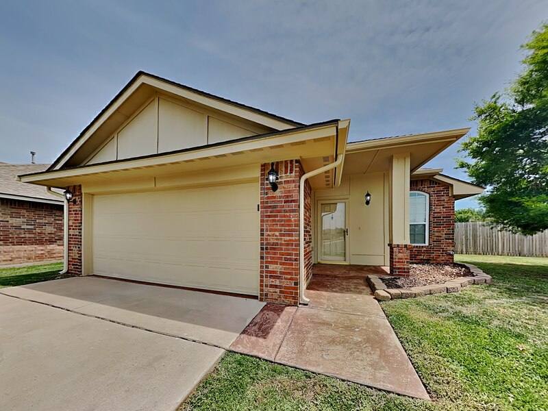House for rent at 2165 Robin Ridge Lane, Edmond, OK 73012