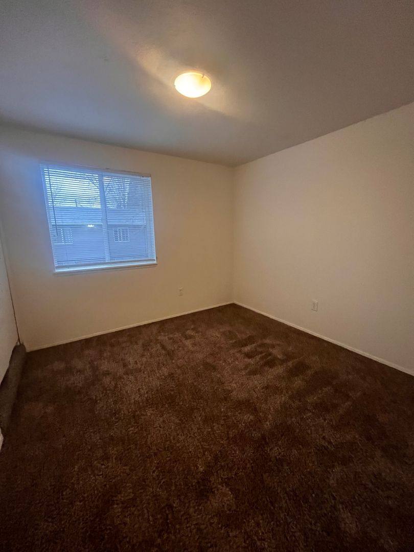 Townhouse for rent at 9027 N St Louis Ave, Portland, OR 97203