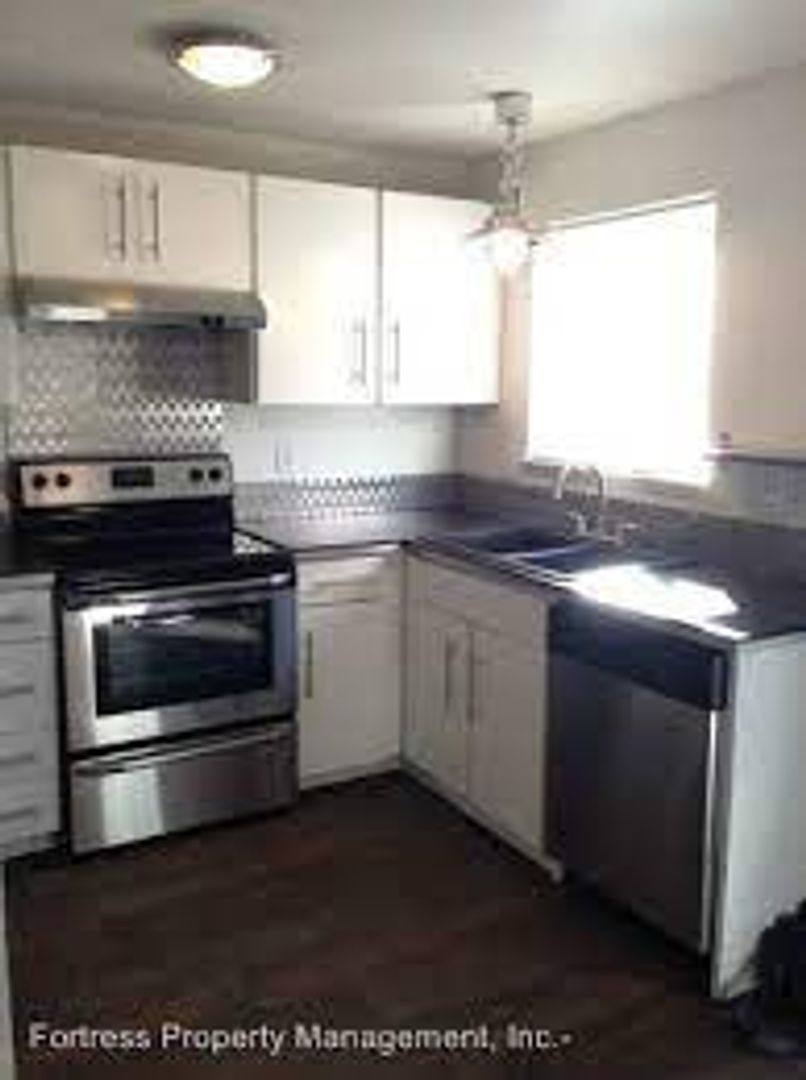 Townhouse for rent at 9027 N St Louis Ave, Portland, OR 97203