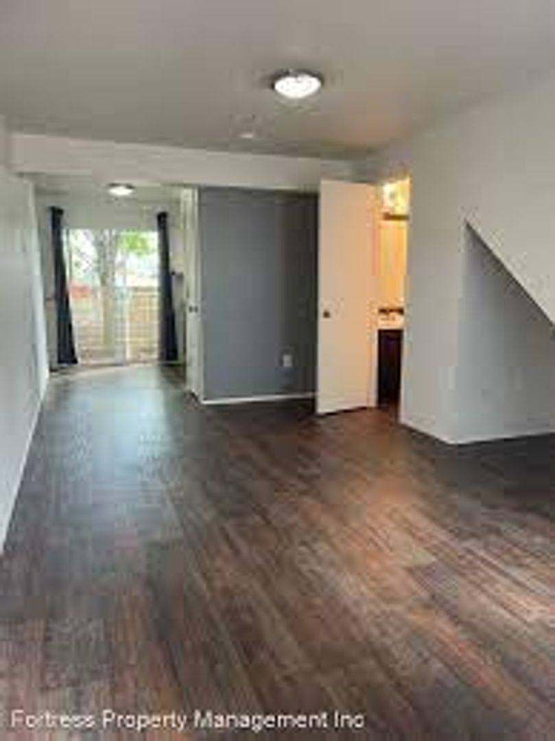 Townhouse for rent at 9027 N St Louis Ave, Portland, OR 97203
