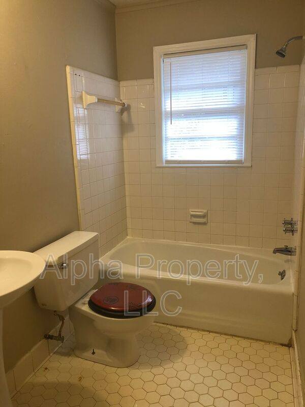 House for rent at 300-B Amherst Dr, Spartanburg, SC 29306
