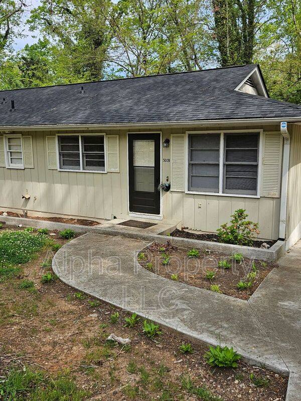 House for rent at 300-B Amherst Dr, Spartanburg, SC 29306