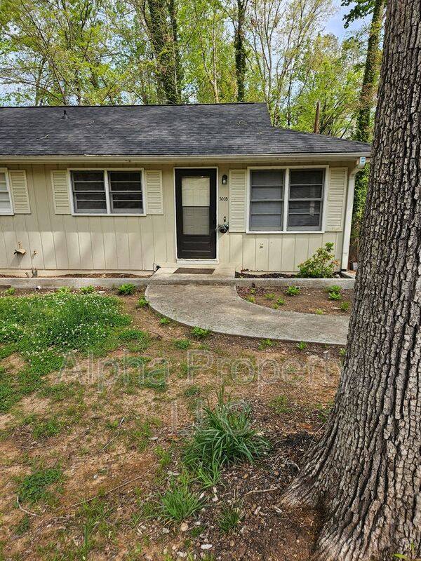 House for rent at 300-B Amherst Dr, Spartanburg, SC 29306