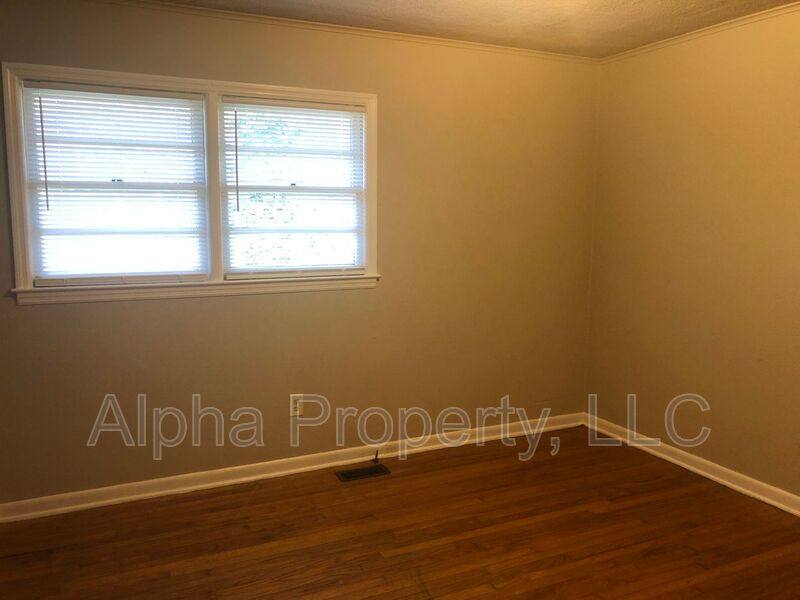 House for rent at 300-B Amherst Dr, Spartanburg, SC 29306