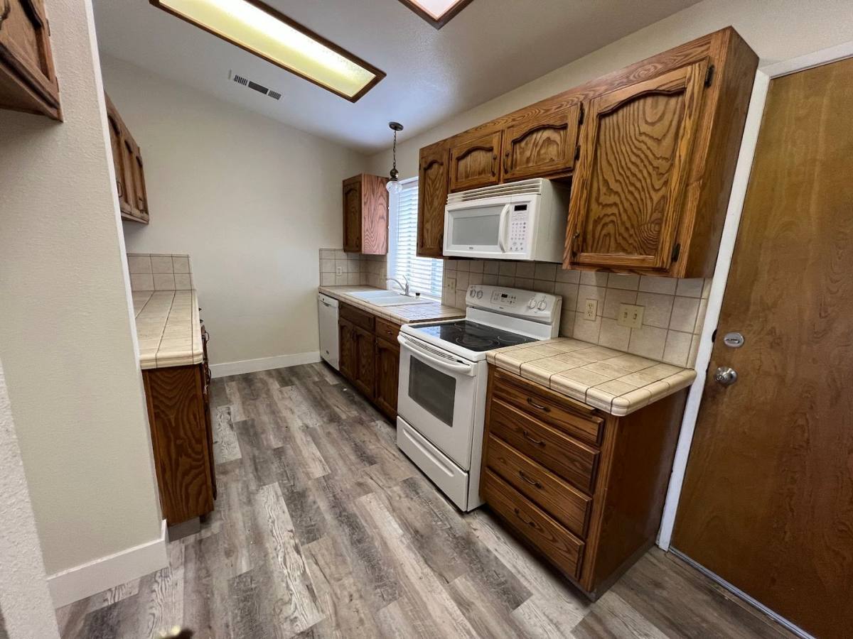 House for rent at 1656 E N Way, Dinuba, CA 93618