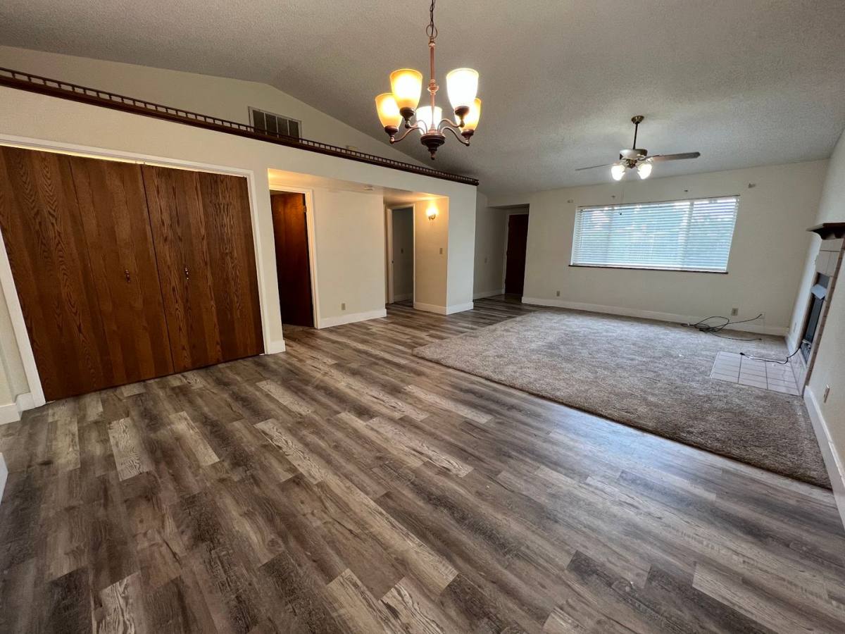 House for rent at 1656 E N Way, Dinuba, CA 93618