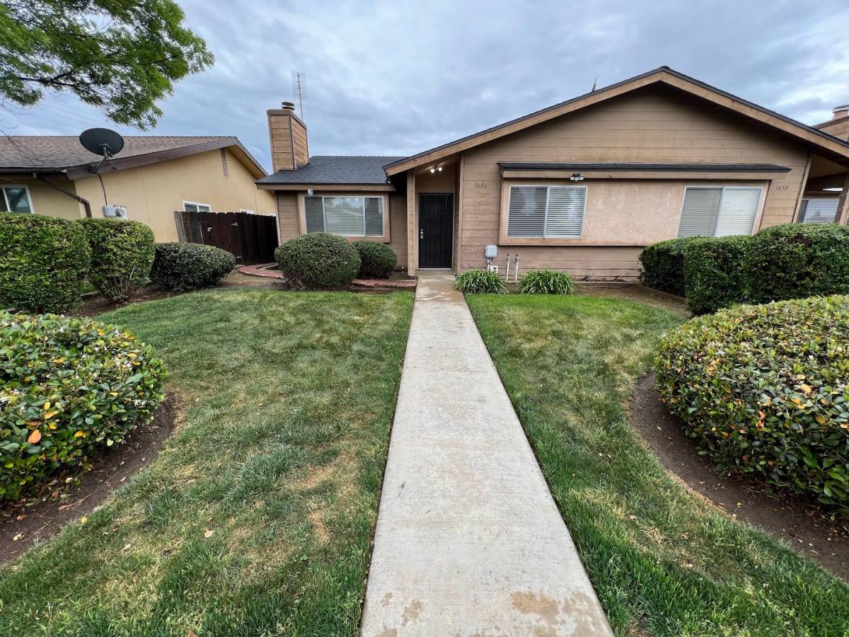 House for rent at 1656 E N Way, Dinuba, CA 93618
