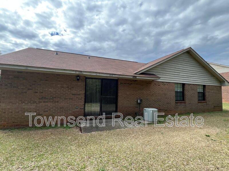 Apartment for rent at 1437C Ireland Dr, Fayetteville, NC 28304