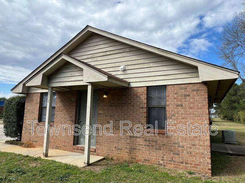 Apartment for rent at 1437C Ireland Dr, Fayetteville, NC 28304