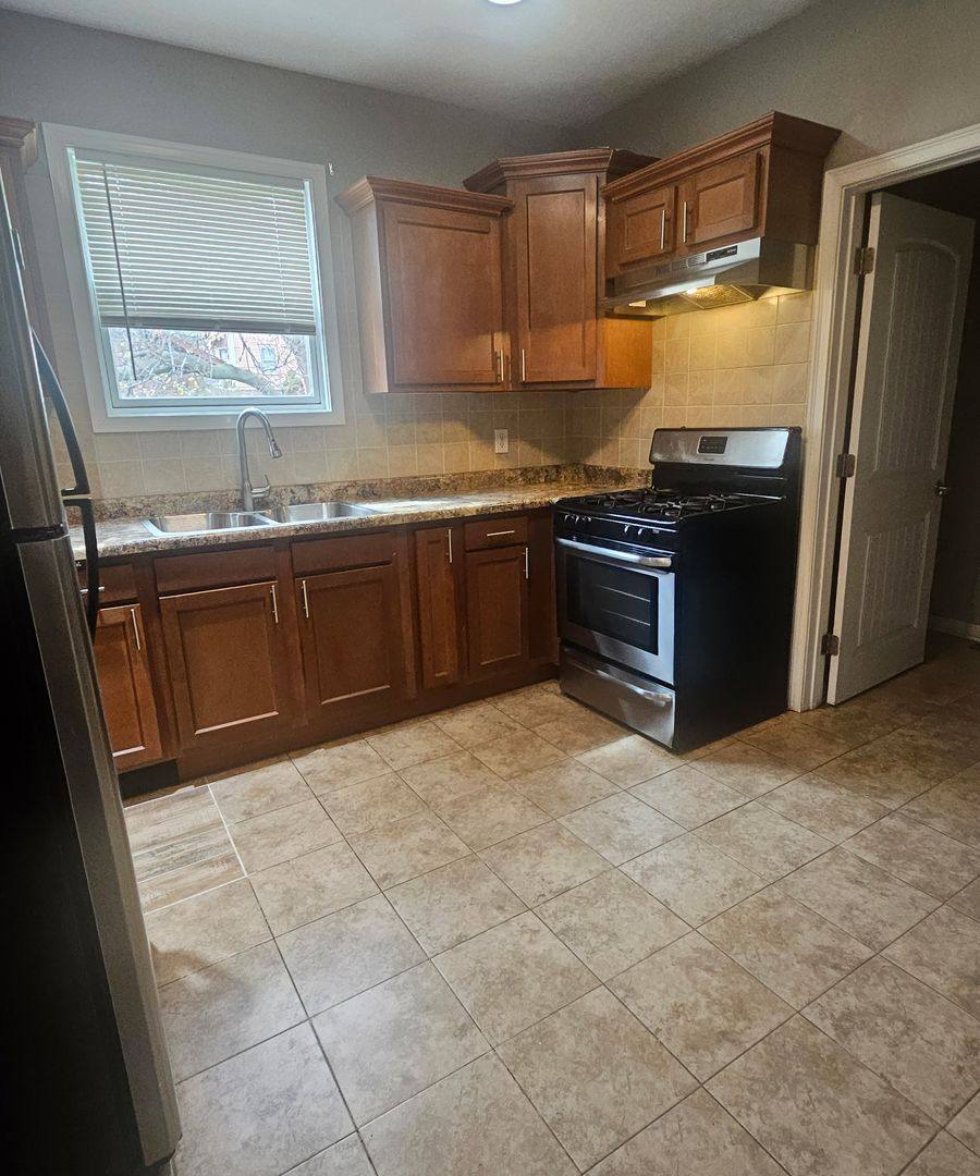 Apartment for rent at 133 S Chicago Ave, Rockford, IL 61104