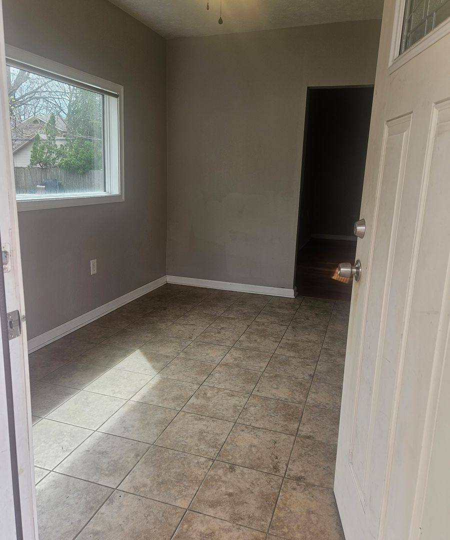 Apartment for rent at 133 S Chicago Ave, Rockford, IL 61104