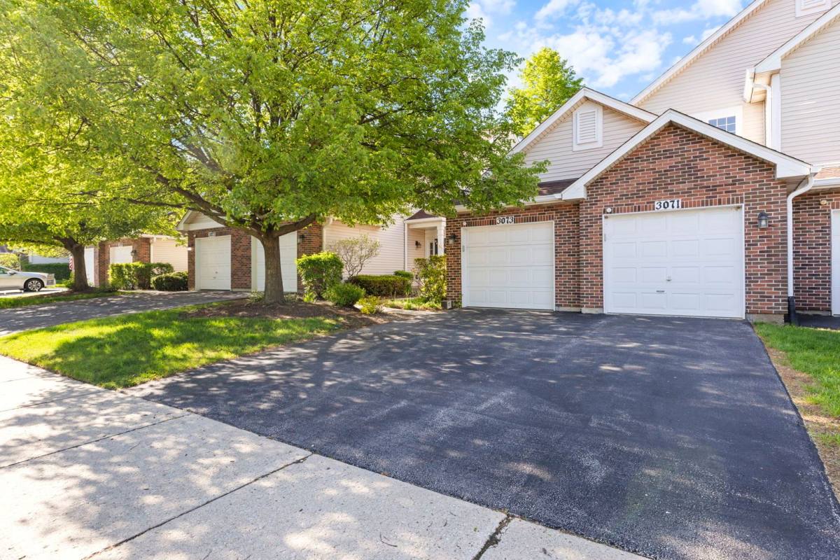Townhouse for rent at 3073 Kentshire Circle, Naperville, IL 60564
