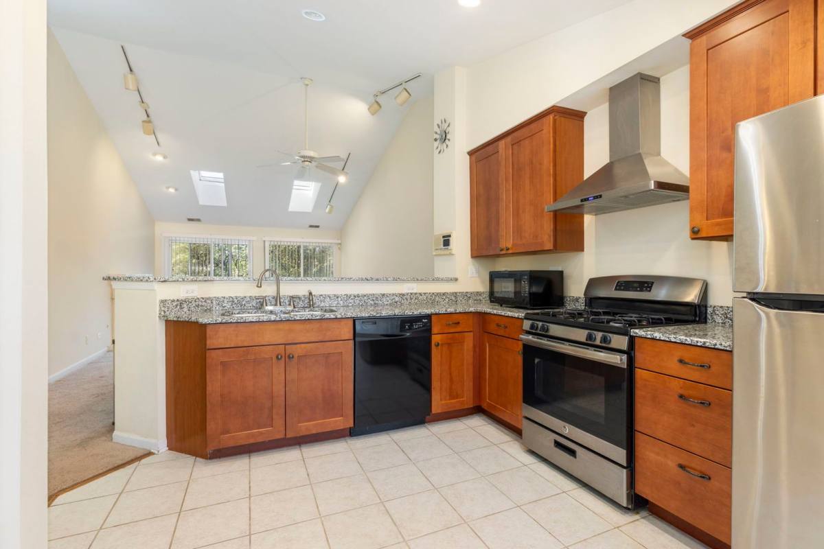 Townhouse for rent at 3073 Kentshire Circle, Naperville, IL 60564
