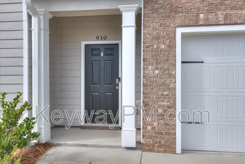 Townhouse for rent at 930 Quaint Parish Circle, Graniteville, SC 29829