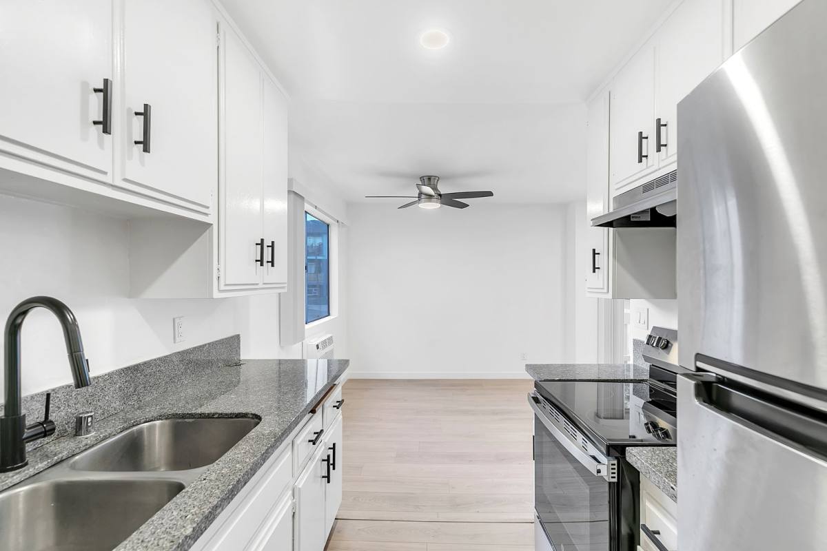 Apartment for rent at 10930 Palms Blvd, Los Angeles, CA 90034