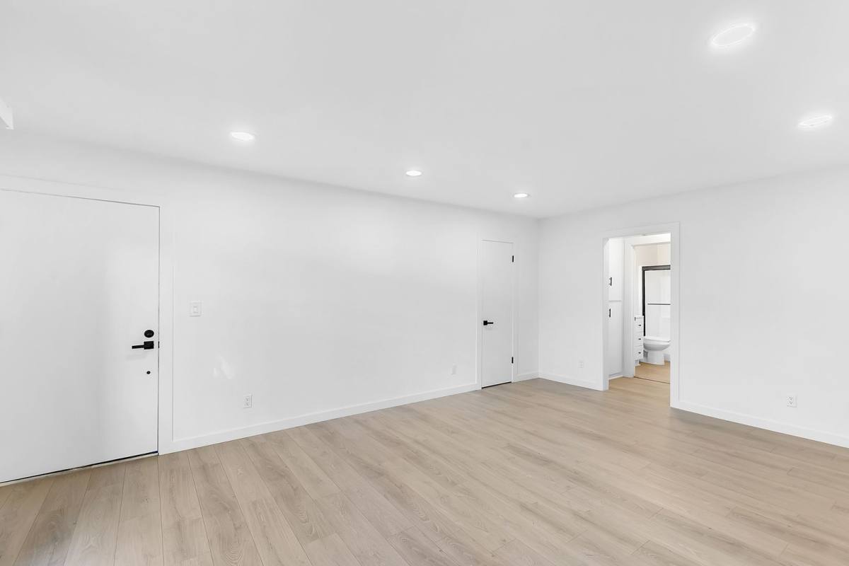 Apartment for rent at 10930 Palms Blvd, Los Angeles, CA 90034