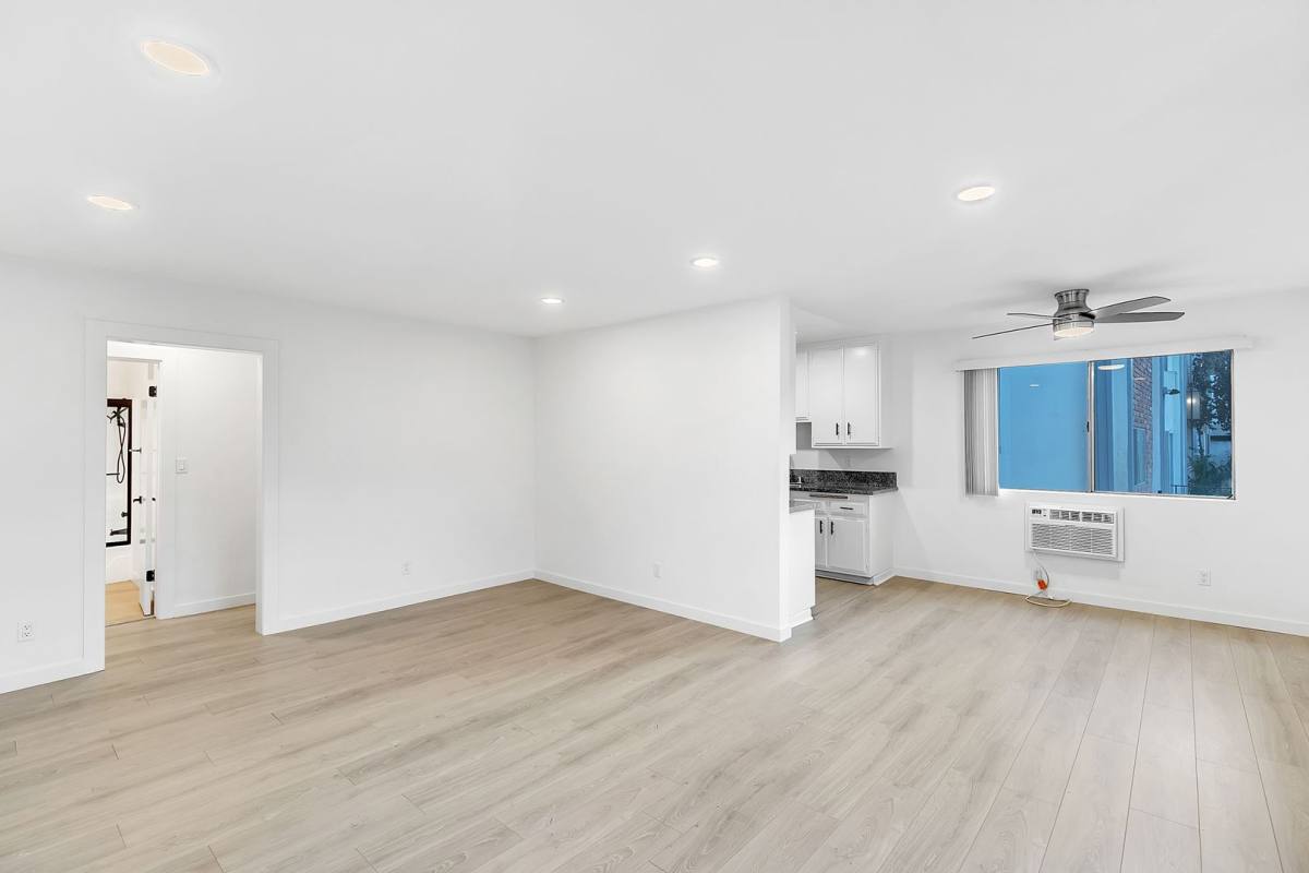 Apartment for rent at 10930 Palms Blvd, Los Angeles, CA 90034