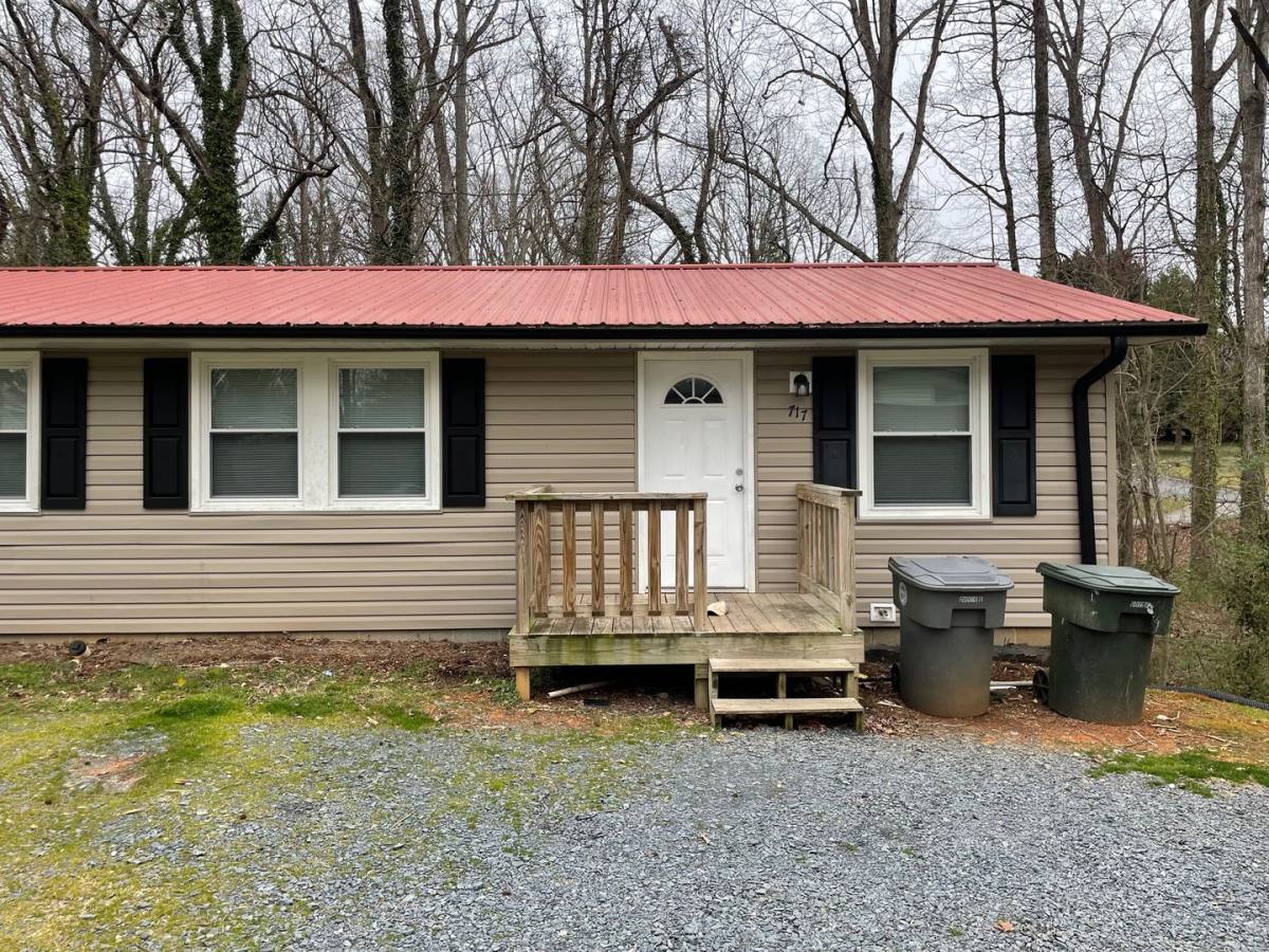 Apartment for rent at 715-717 Glenwood Rd, Asheboro, NC 27203