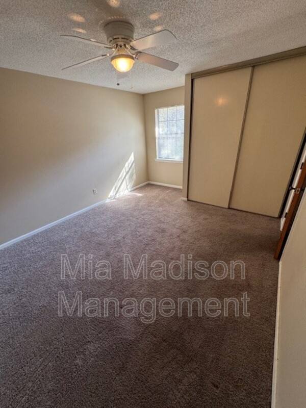 Townhouse for rent at 141 Hunt Club Court, Savannah, GA 31406