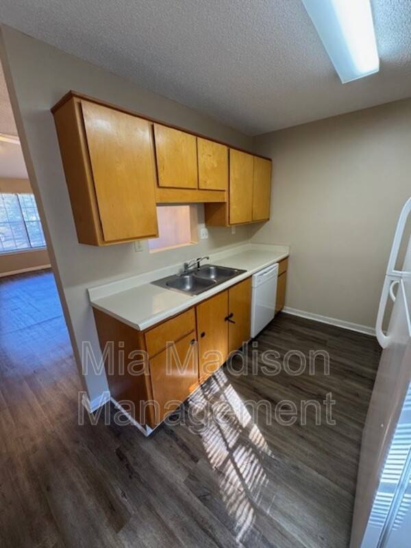 Townhouse for rent at 141 Hunt Club Court, Savannah, GA 31406