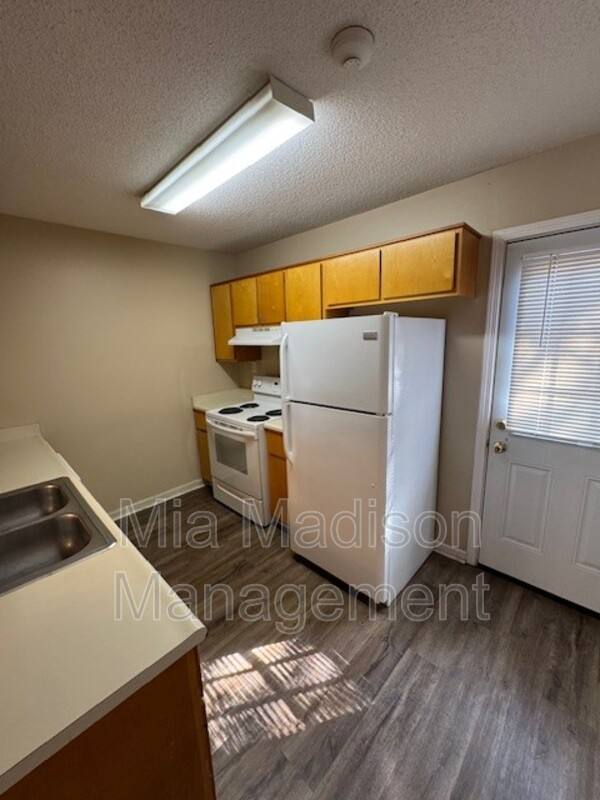Townhouse for rent at 141 Hunt Club Court, Savannah, GA 31406