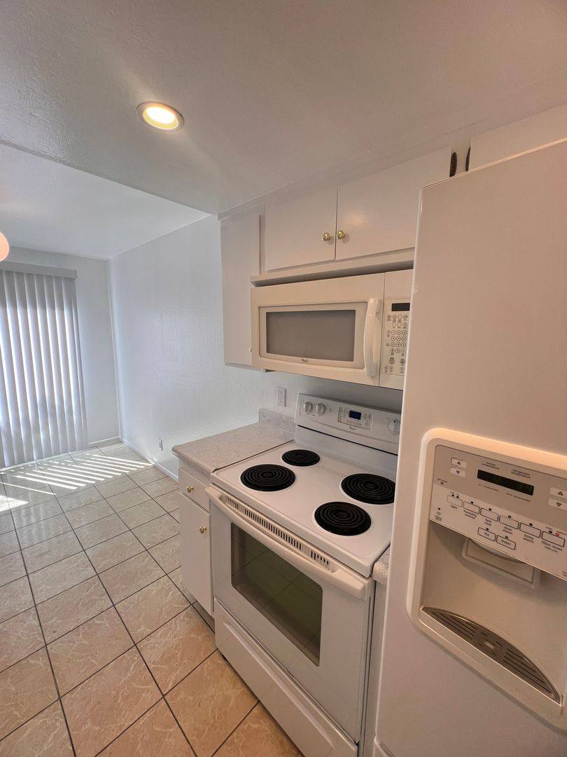 Apartment for rent at 3263 - 3275 Hilltop, Ventura, CA 93003