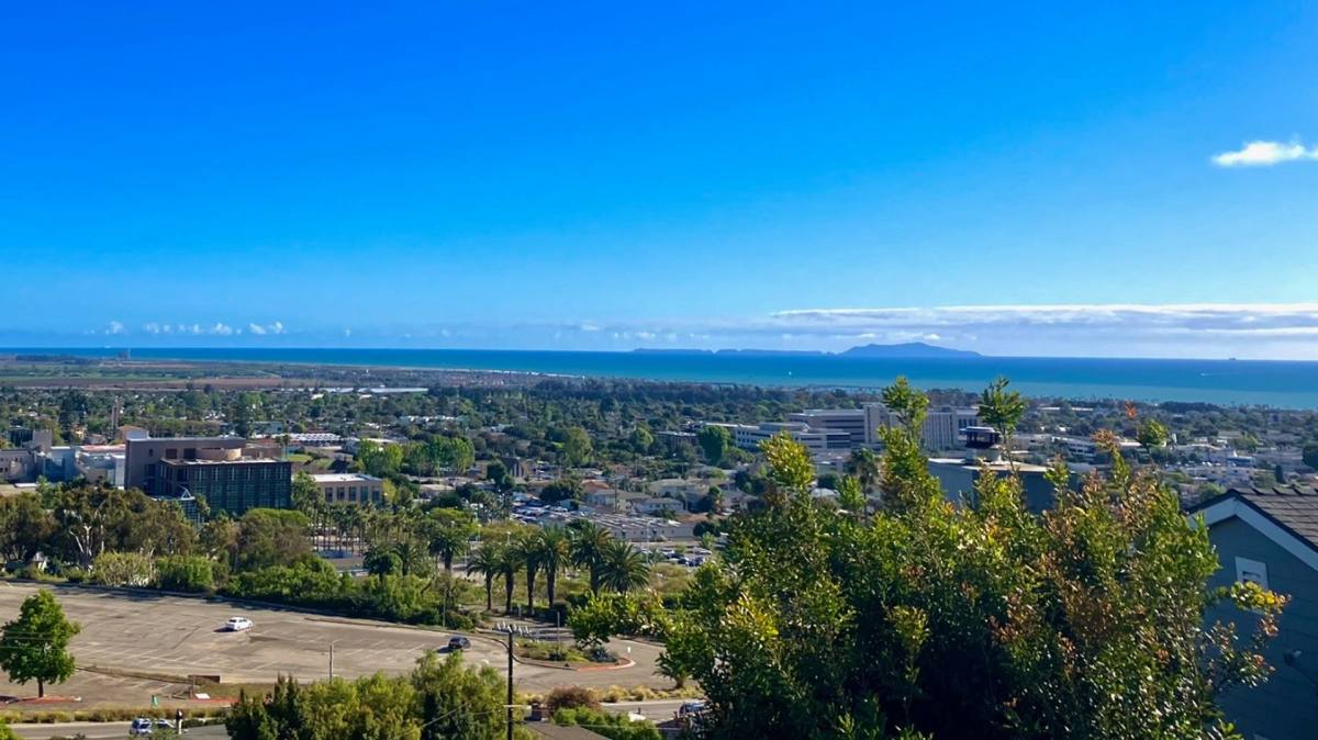 Apartment for rent at 3263 - 3275 Hilltop, Ventura, CA 93003