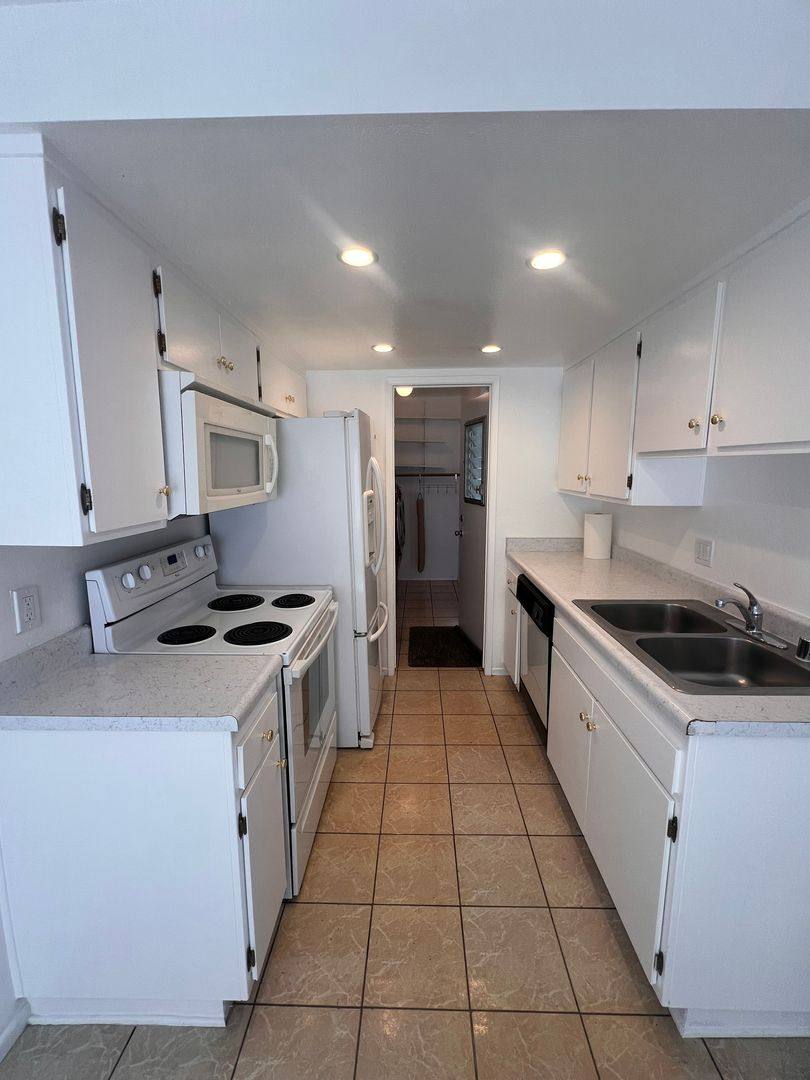 Apartment for rent at 3263 - 3275 Hilltop, Ventura, CA 93003