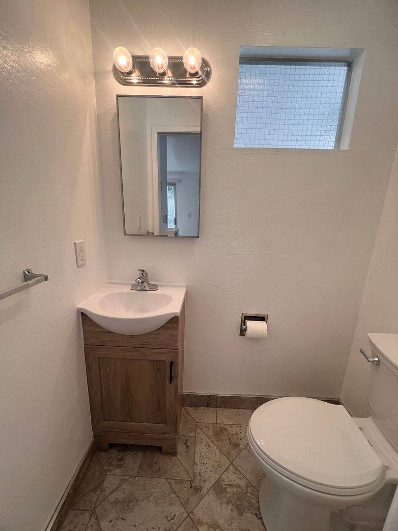 Apartment for rent at 3263 - 3275 Hilltop, Ventura, CA 93003