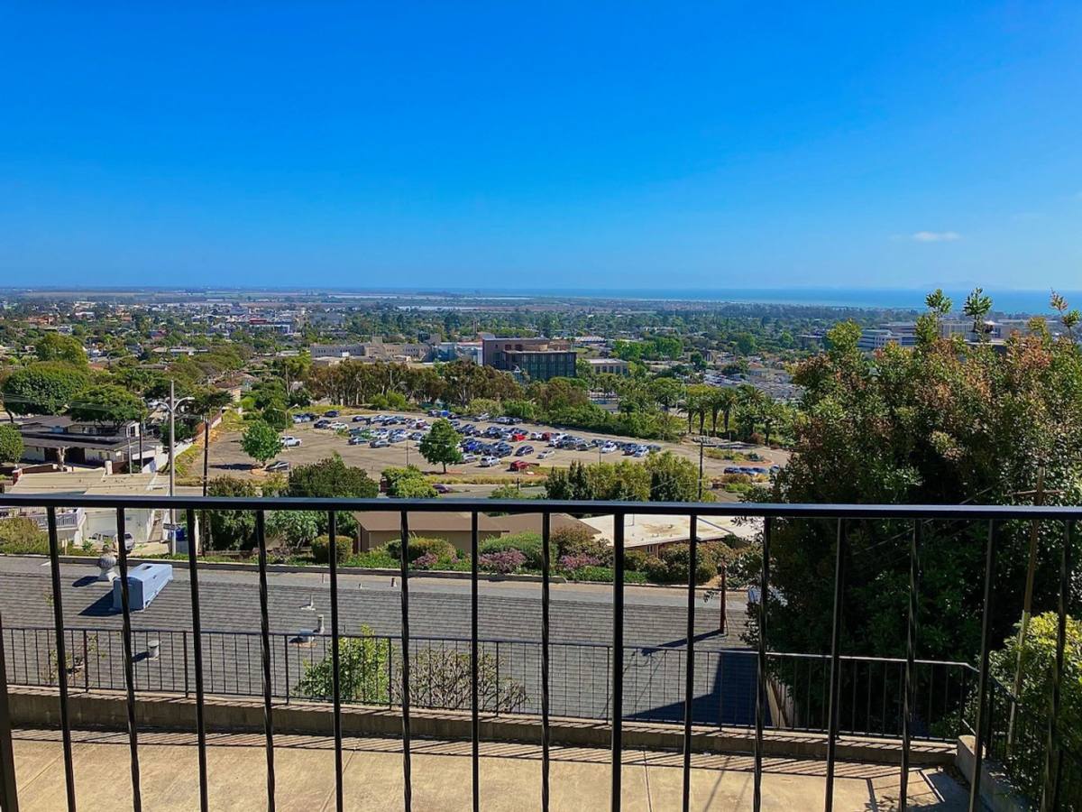 Apartment for rent at 3263 - 3275 Hilltop, Ventura, CA 93003