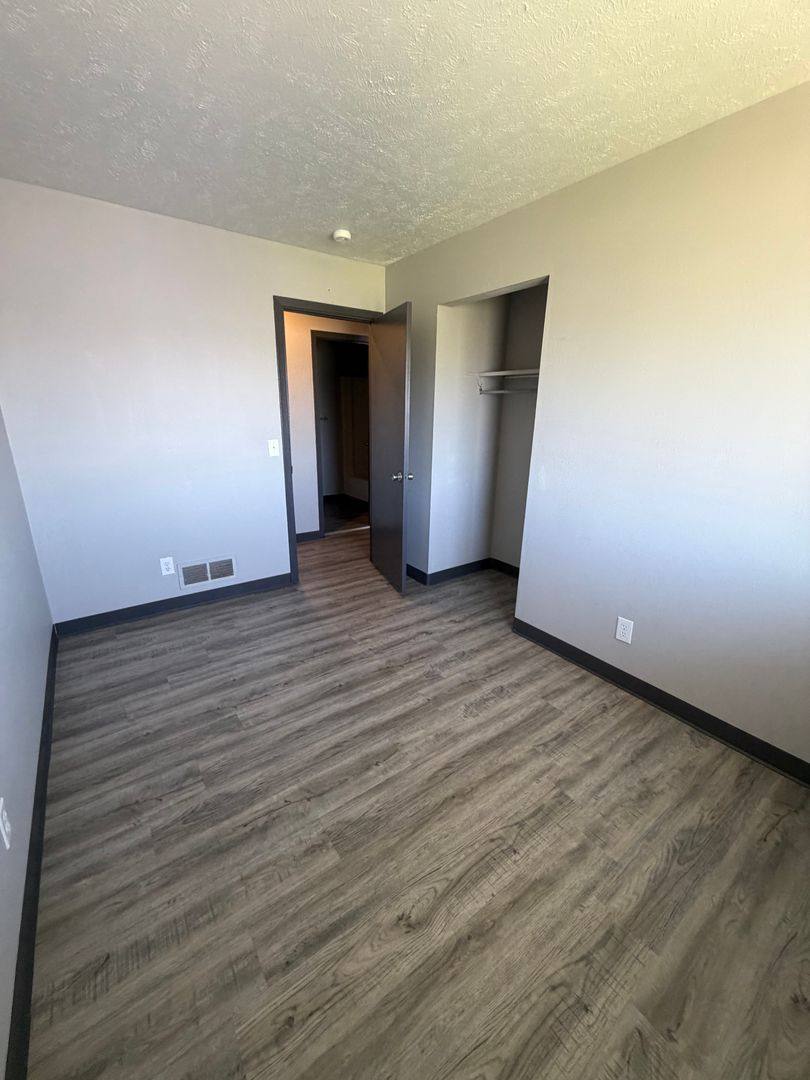 Apartment for rent at 7102 Hillandale Rd, Davenport, IA 52806
