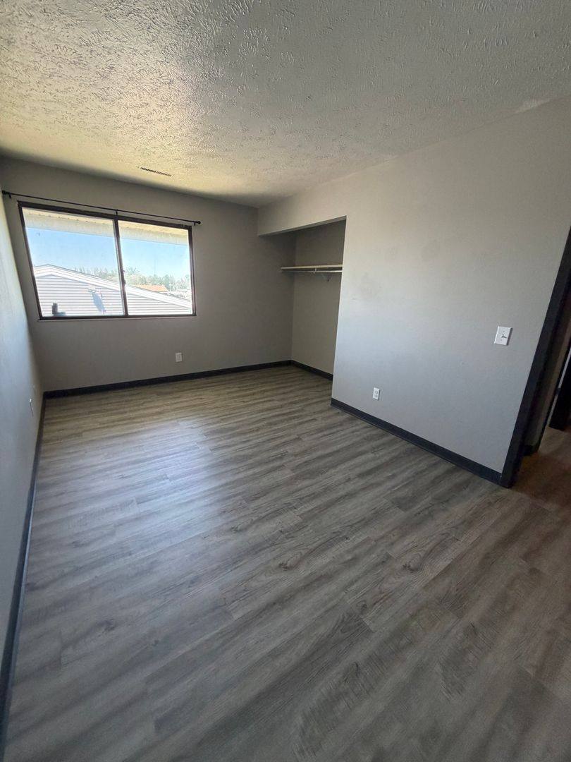 Apartment for rent at 7102 Hillandale Rd, Davenport, IA 52806