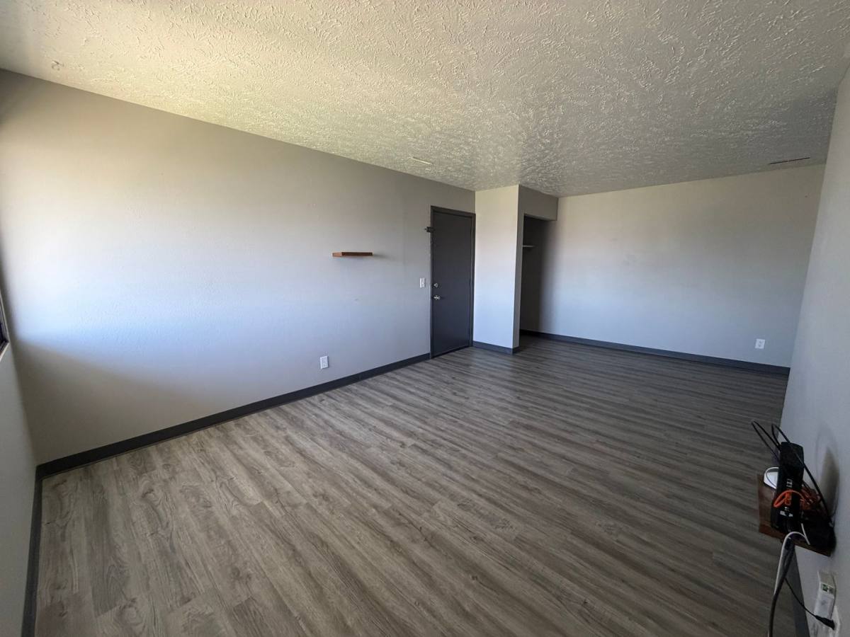 Apartment for rent at 7102 Hillandale Rd, Davenport, IA 52806