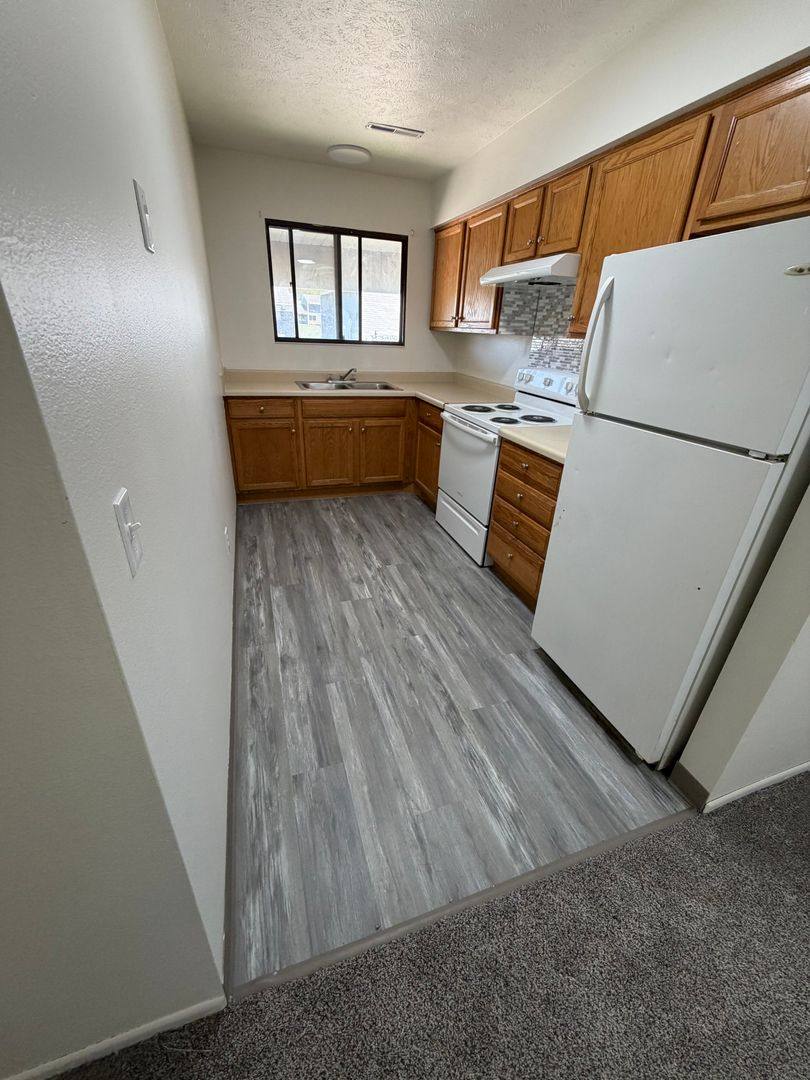 Apartment for rent at 7112 Hillandale Rd, Davenport, IA 52806