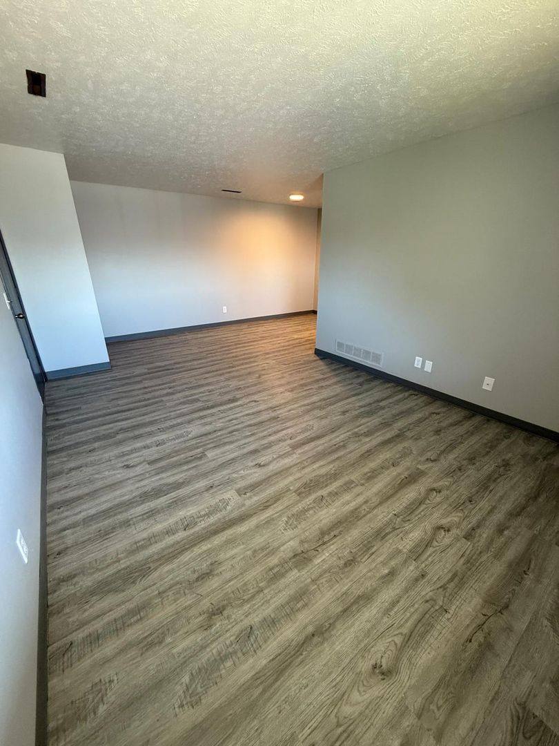 Apartment for rent at 7112 Hillandale Rd, Davenport, IA 52806