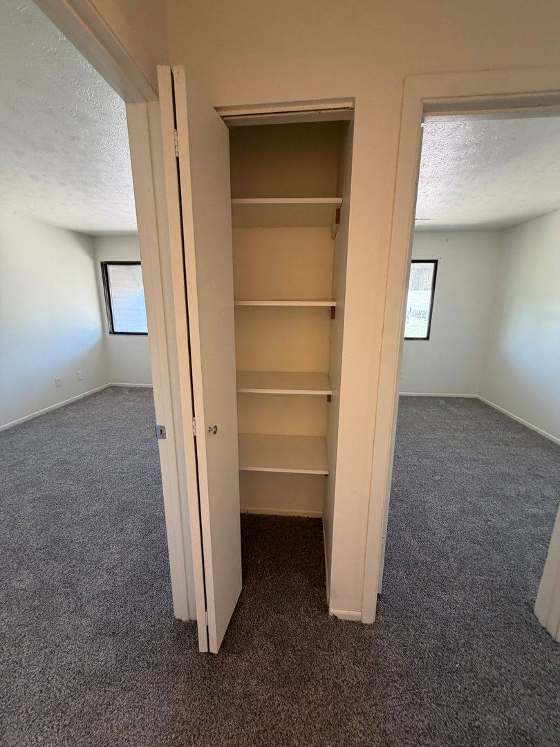 Apartment for rent at 7112 Hillandale Rd, Davenport, IA 52806