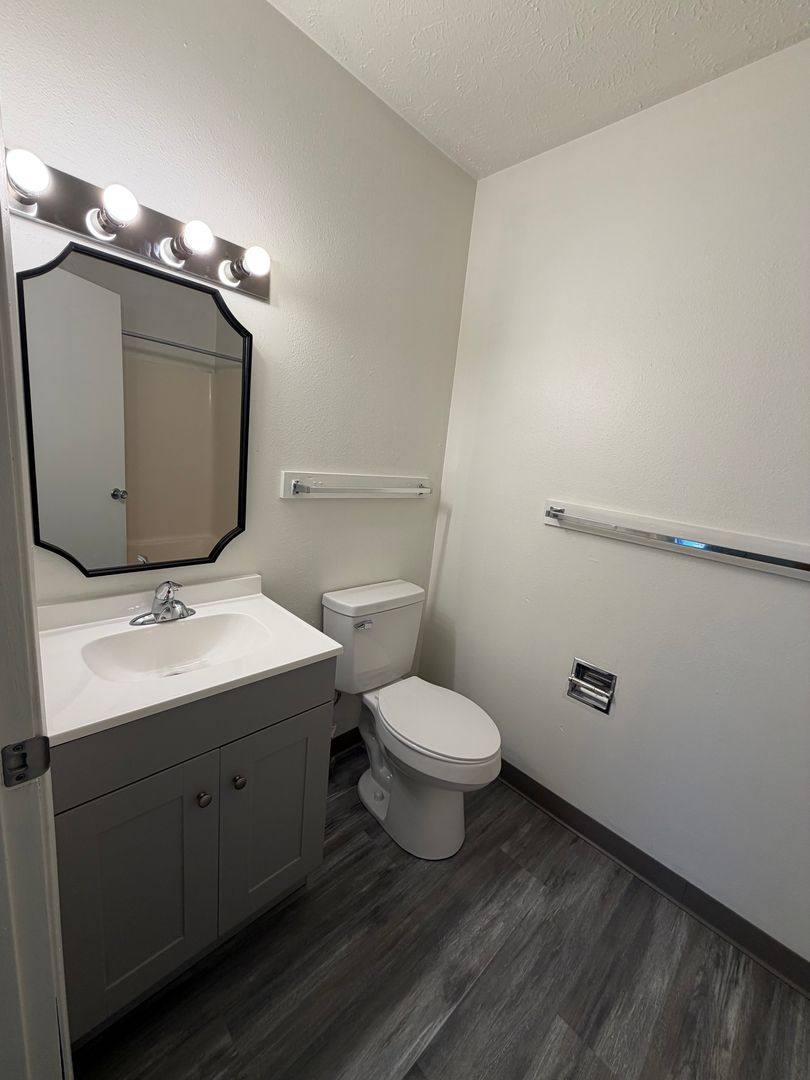 Apartment for rent at 7112 Hillandale Rd, Davenport, IA 52806