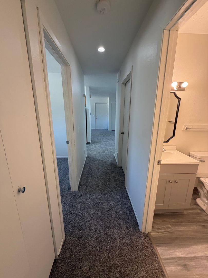 Apartment for rent at 7112 Hillandale Rd, Davenport, IA 52806