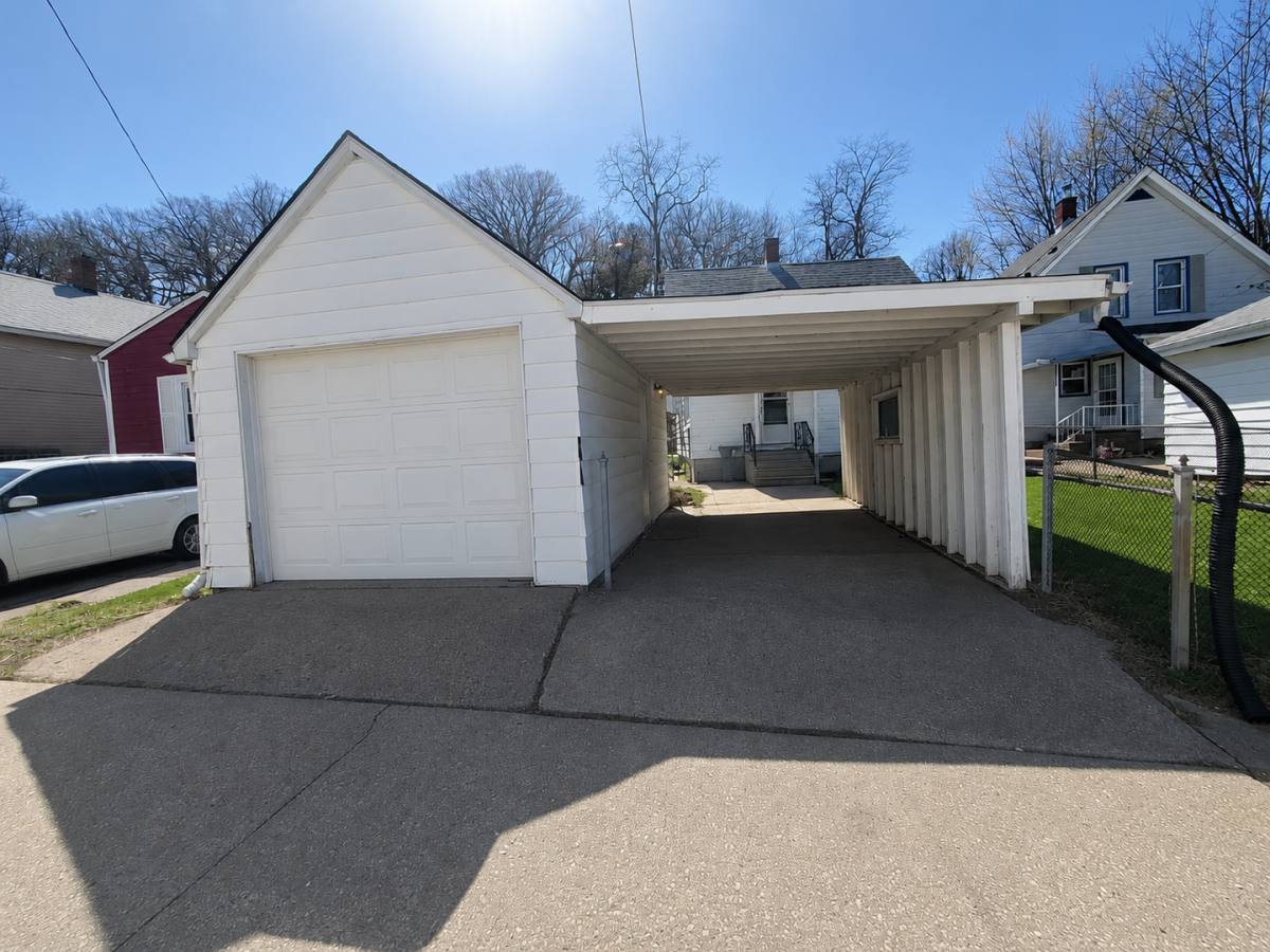 House for rent at 931 18th Ave, East Moline, IL 61244
