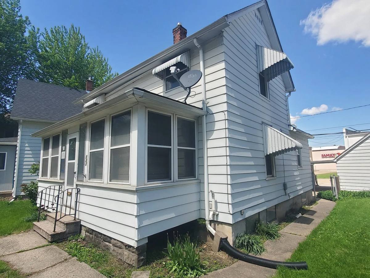 House for rent at 931 18th Ave, East Moline, IL 61244