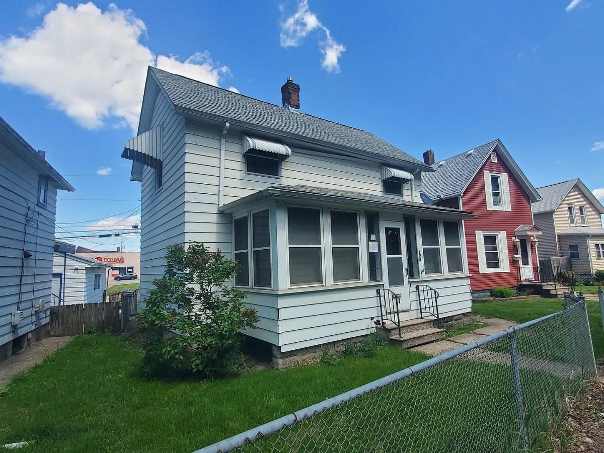 House for rent at 931 18th Ave, East Moline, IL 61244
