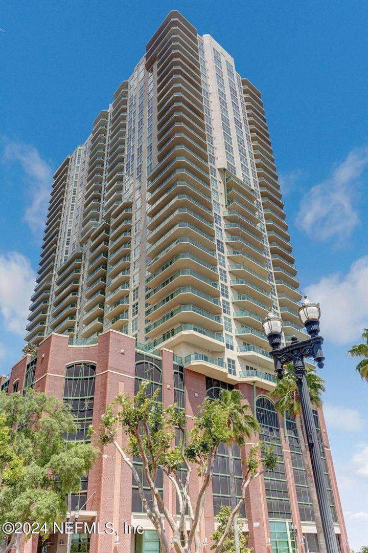 Apartment for rent at 1431 Riverplace Blvd, Jacksonville, FL 32207