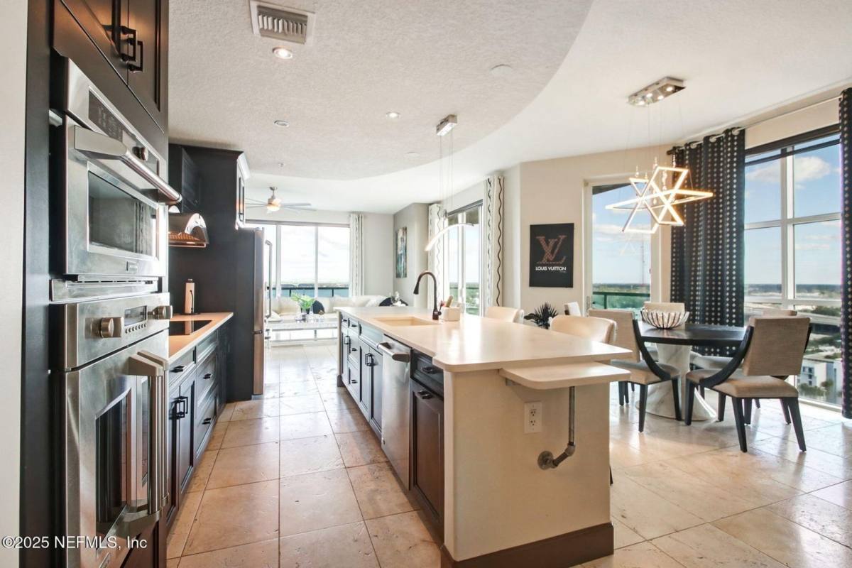 Apartment for rent at 1431 Riverplace Blvd, Jacksonville, FL 32207