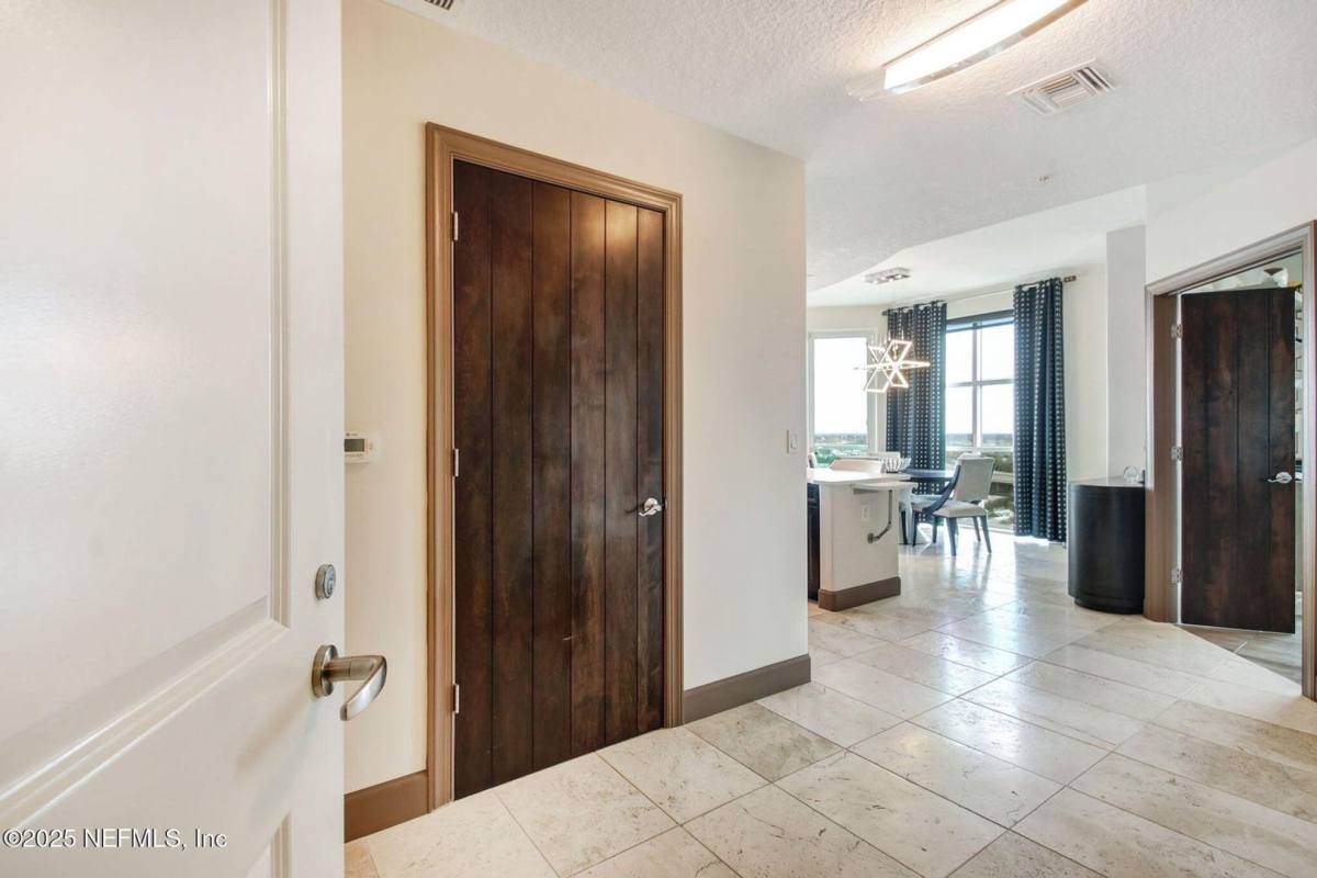 Apartment for rent at 1431 Riverplace Blvd, Jacksonville, FL 32207