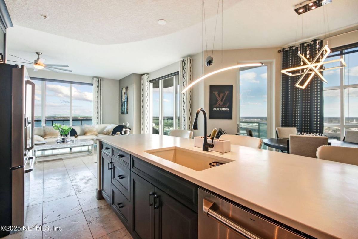Apartment for rent at 1431 Riverplace Blvd, Jacksonville, FL 32207