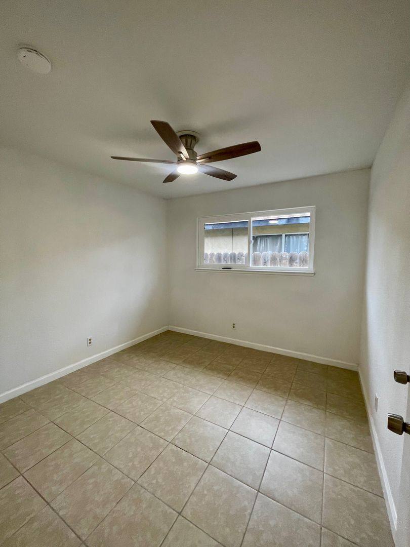 House for rent at 505 E Ave, Livingston, CA 95334