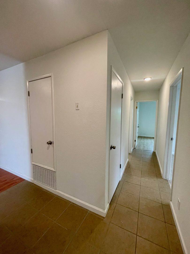 House for rent at 505 E Ave, Livingston, CA 95334