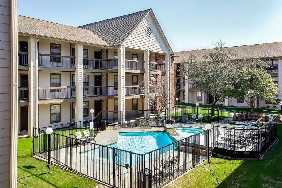 Apartment for rent at 218 N Texas Blvd, Denton, TX 76201