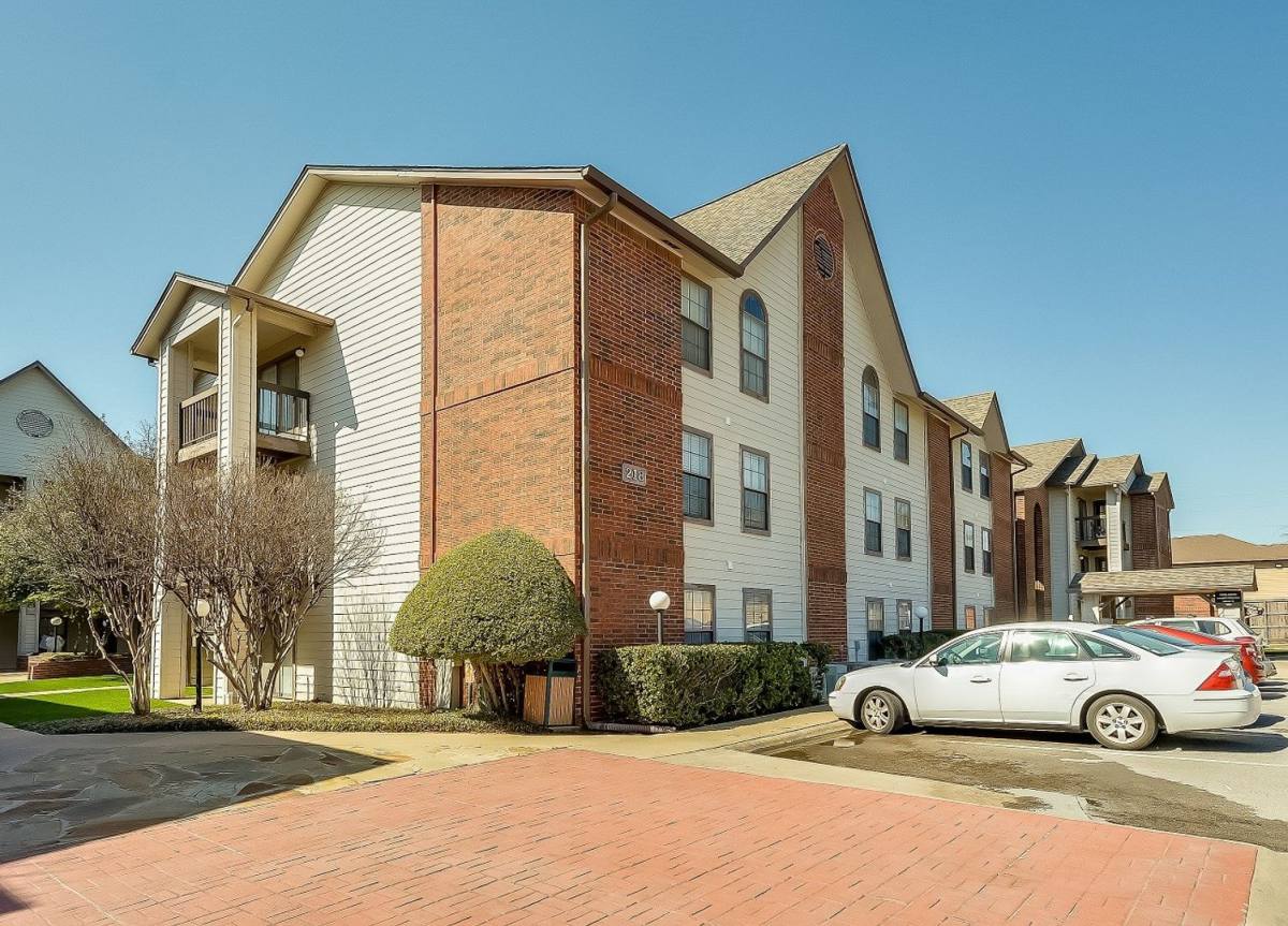 Apartment for rent at 218 N Texas Blvd, Denton, TX 76201