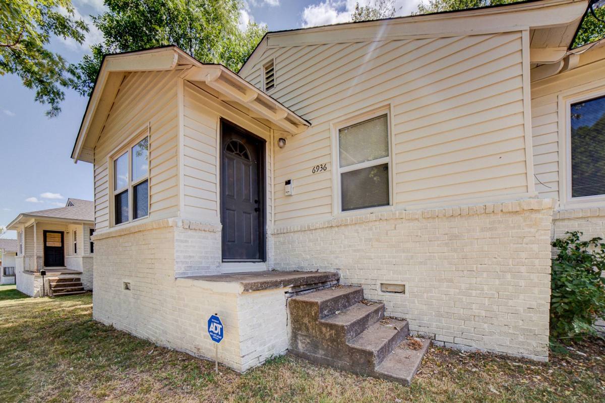 Apartment for rent at 6938 E 10th St, Tulsa, OK 74112